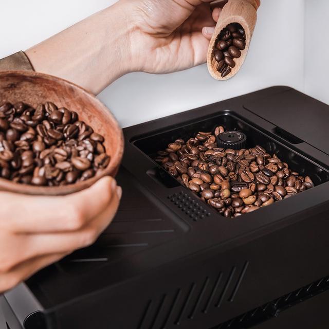 Cafetera superautomática Cremmaet Compact Cecotec